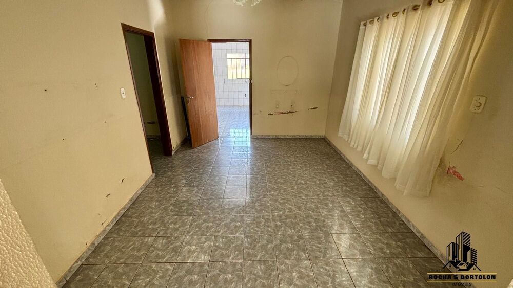 Casa à venda com 3 quartos, 190m² - Foto 1