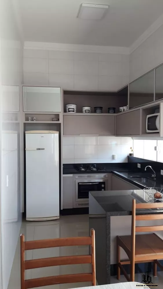 Casa à venda com 2 quartos, 96m² - Foto 7