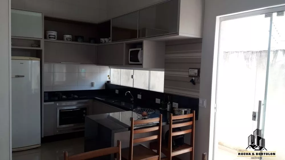 Casa à venda com 2 quartos, 96m² - Foto 3