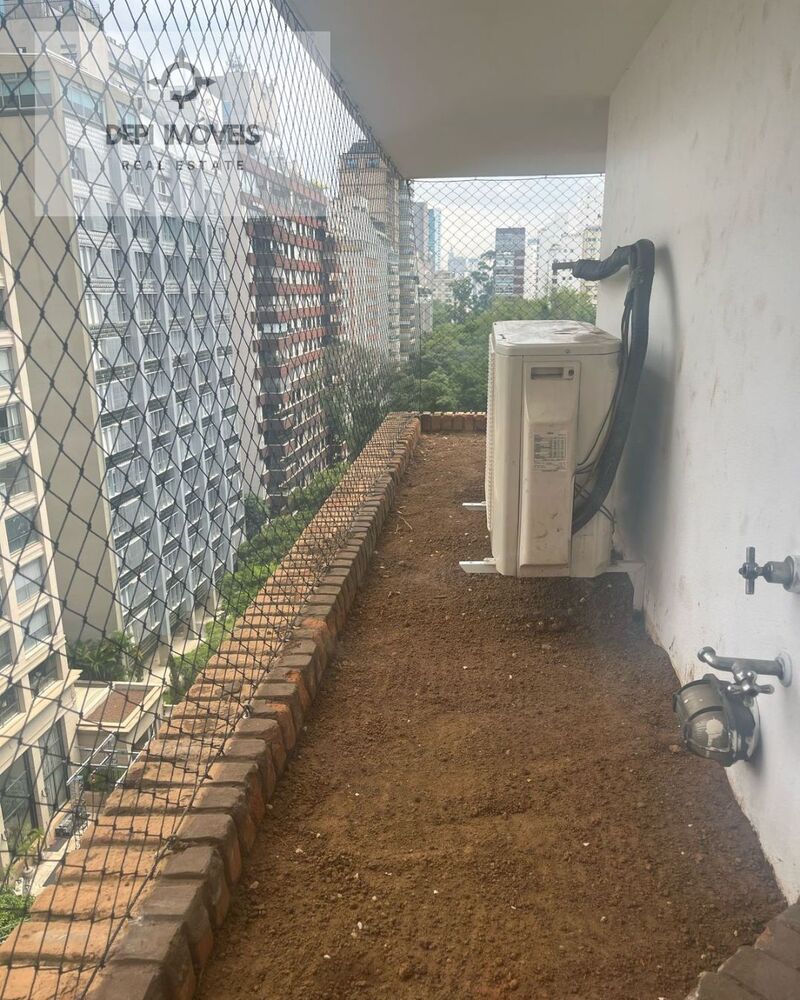 Apartamento para alugar com 4 quartos, 250m² - Foto 12