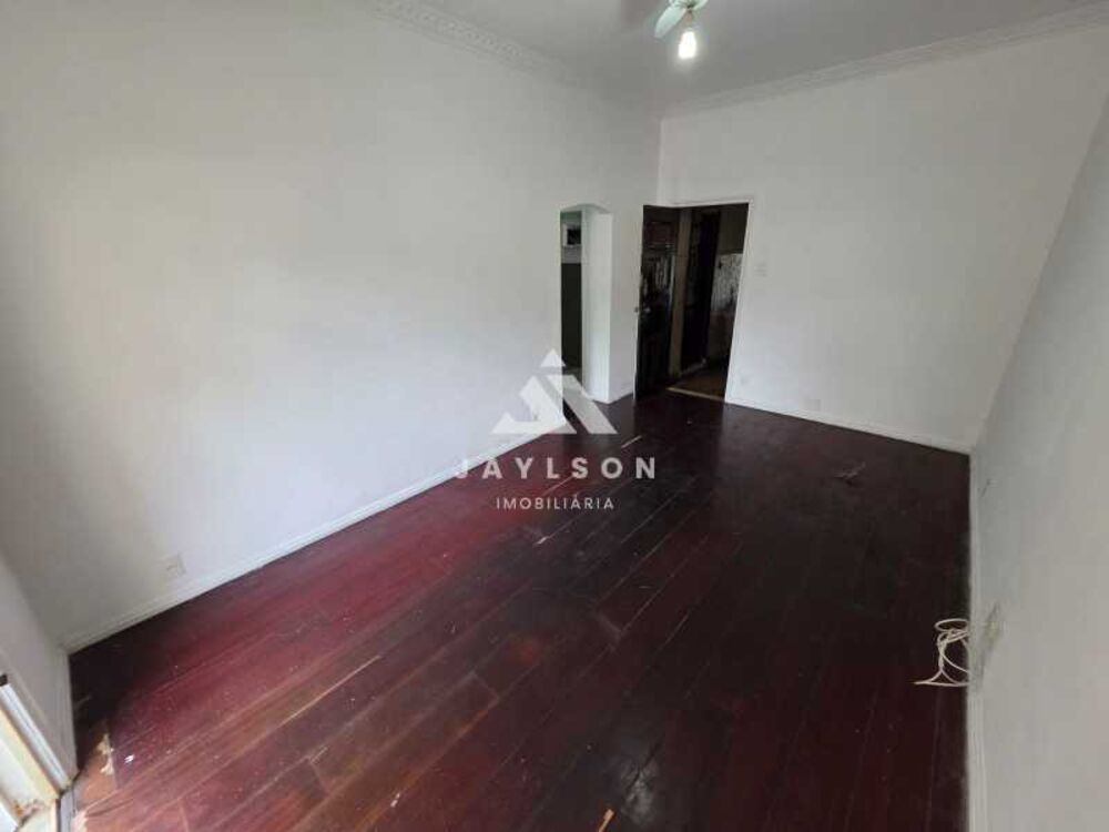 Apartamento à venda com 2 quartos, 70m² - Foto 3