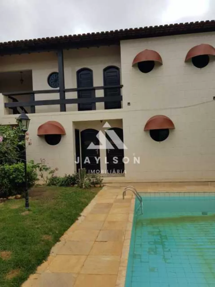 Casa à venda com 6 quartos, 258m² - Foto 3