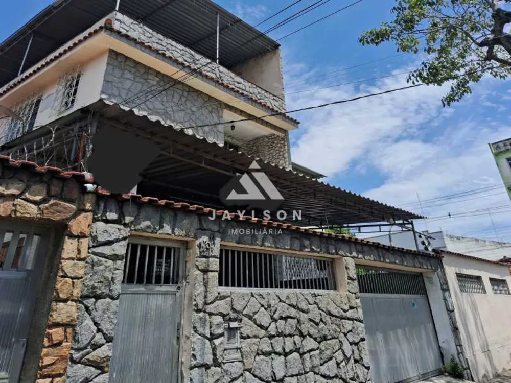 Casa à venda com 6 quartos, 199m² - Foto 1