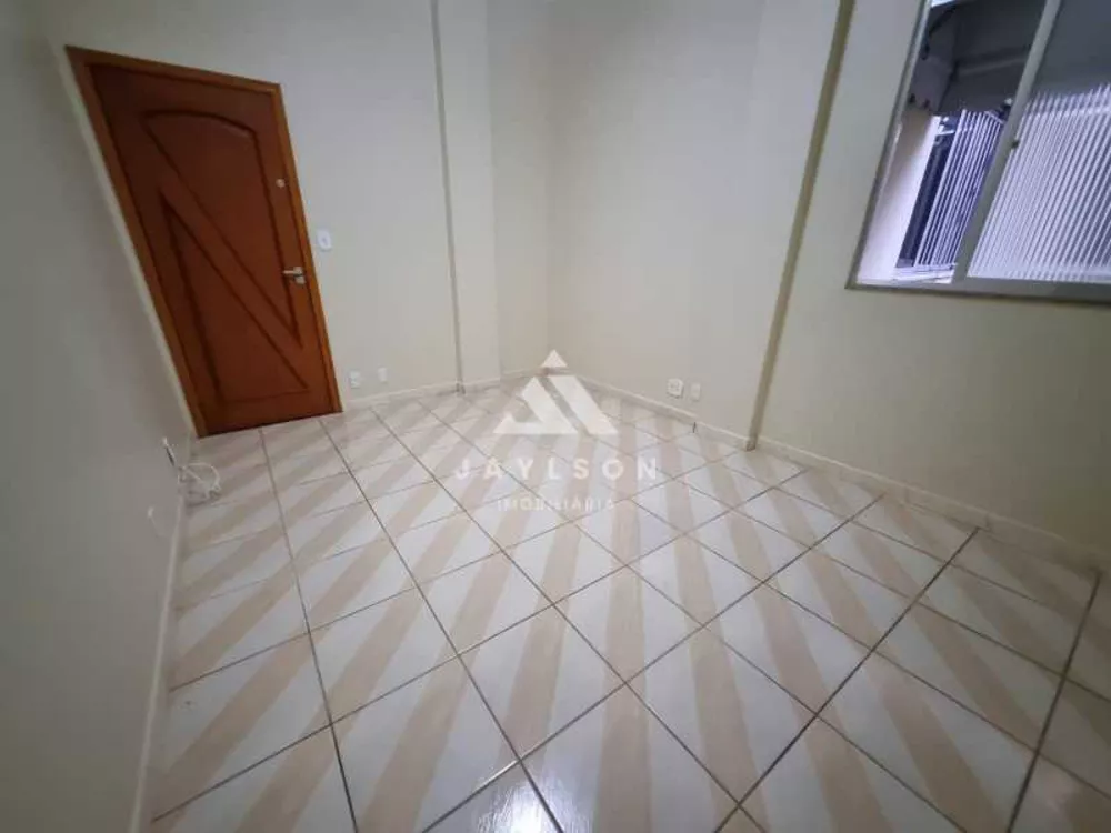 Apartamento à venda com 2 quartos, 61m² - Foto 1