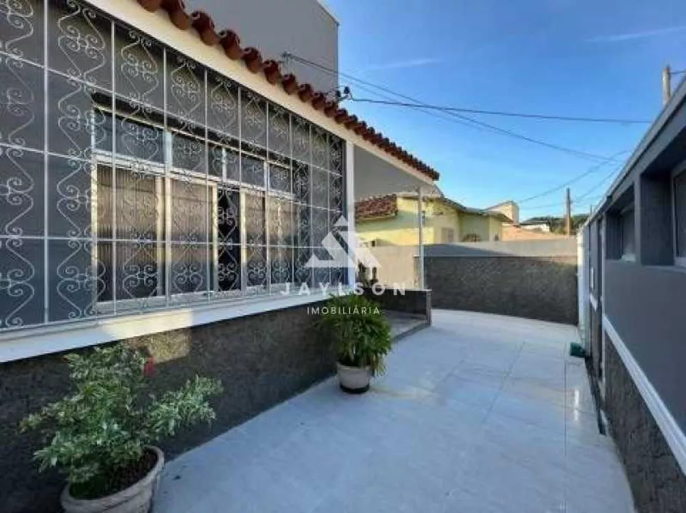 Casa à venda com 3 quartos, 230m² - Foto 2