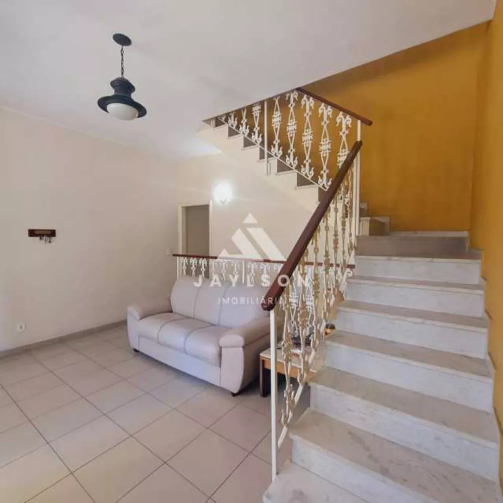 Casa à venda com 3 quartos, 204m² - Foto 2