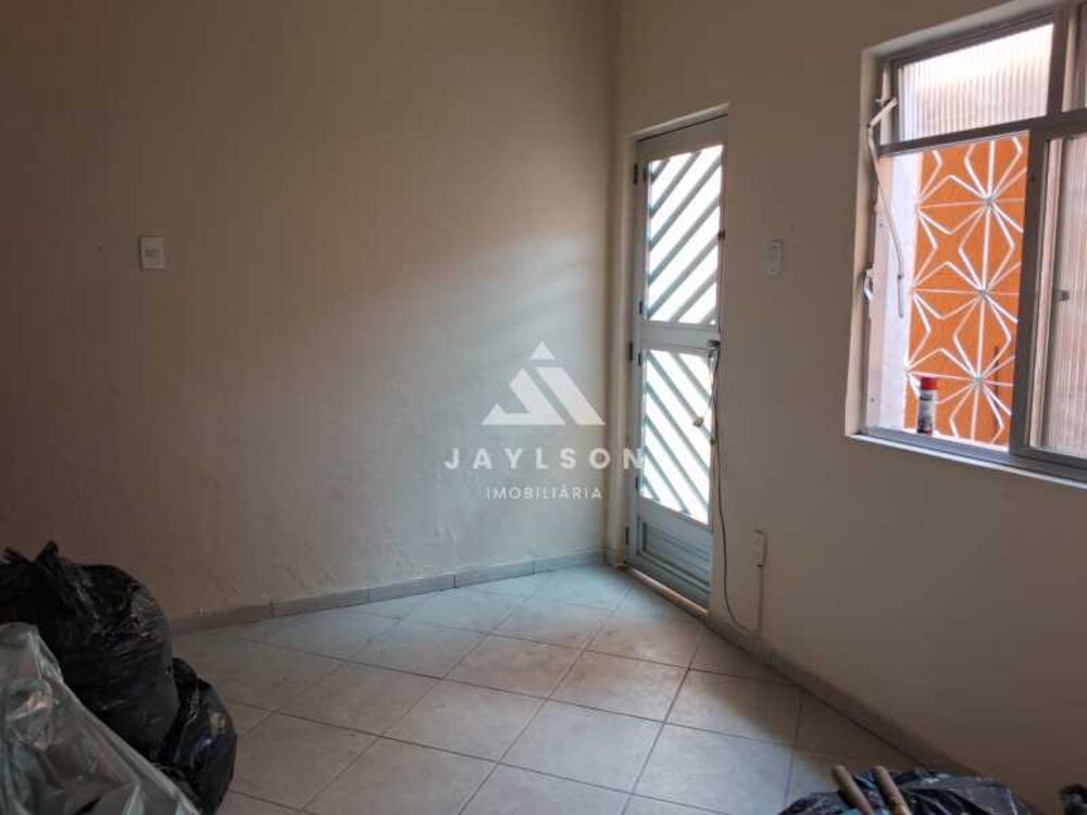 Casa à venda com 4 quartos, 158m² - Foto 2
