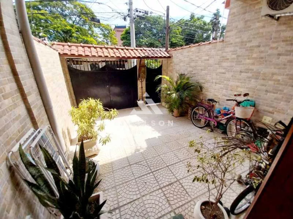 Casa à venda com 2 quartos, 131m² - Foto 2