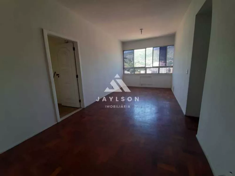 Apartamento à venda com 3 quartos, 96m² - Foto 2