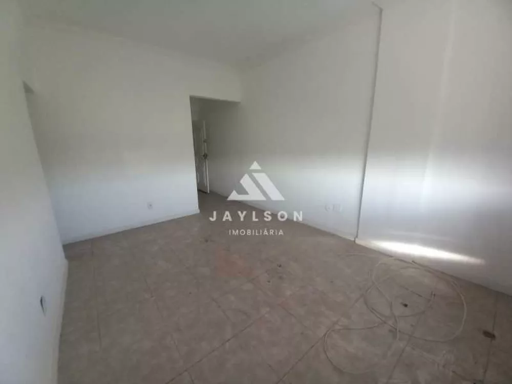 Apartamento à venda com 3 quartos, 95m² - Foto 2