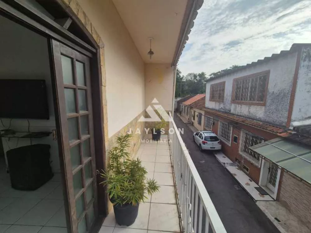 Casa de Condomínio à venda com 3 quartos, 215m² - Foto 1