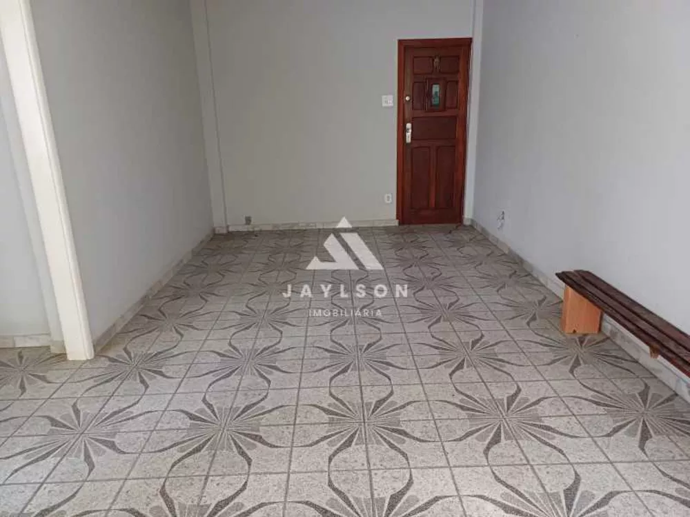 Apartamento à venda com 2 quartos, 70m² - Foto 4