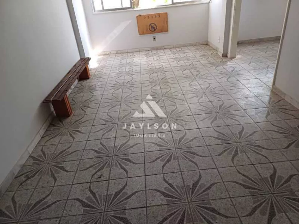 Apartamento à venda com 2 quartos, 70m² - Foto 2