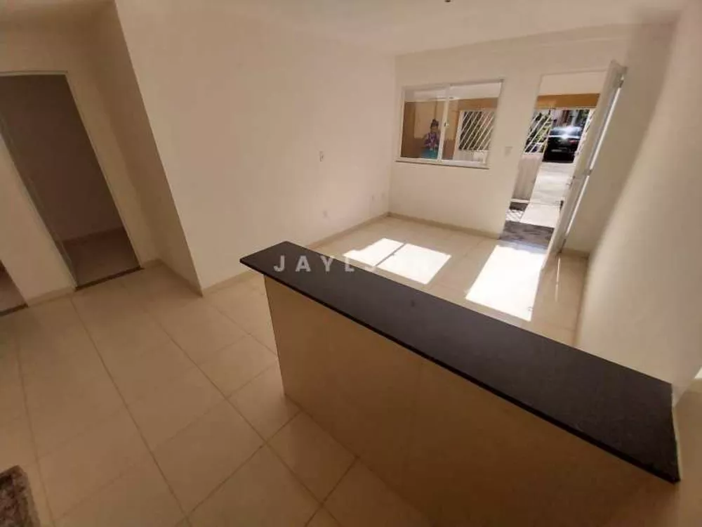 Apartamento à venda com 2 quartos, 60m² - Foto 2