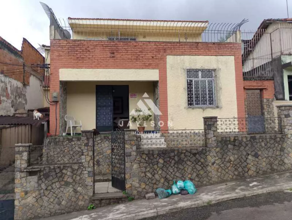 Casa de Vila à venda com 6 quartos, 228m² - Foto 1