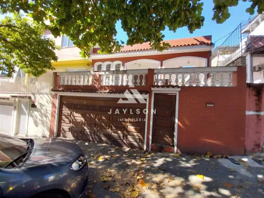 Casa à venda com 4 quartos, 223m² - Foto 1