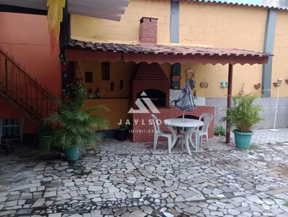 Casa à venda com 3 quartos, 98m² - Foto 1