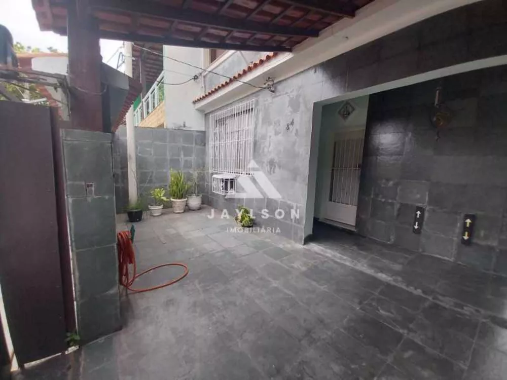 Casa à venda com 3 quartos, 108m² - Foto 2