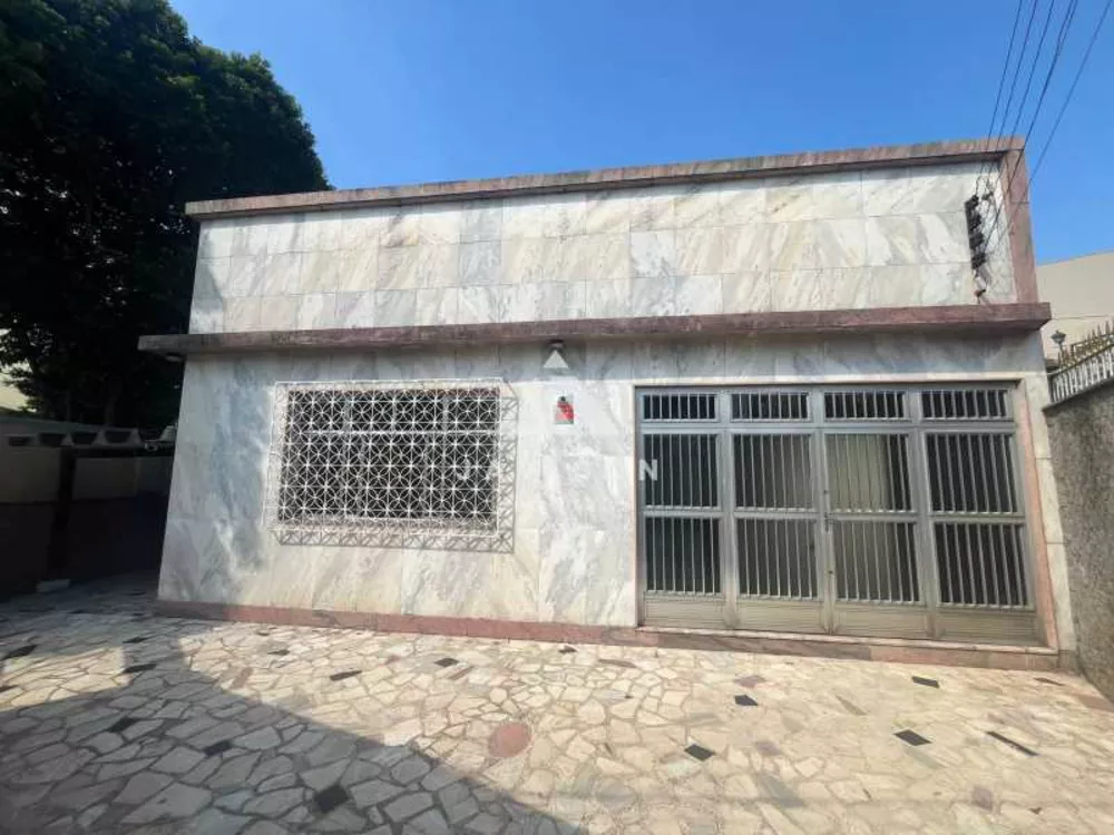 Casa à venda com 2 quartos, 124m² - Foto 1