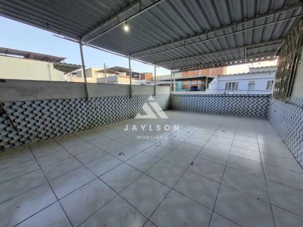 Casa de Condomínio à venda com 4 quartos, 196m² - Foto 2