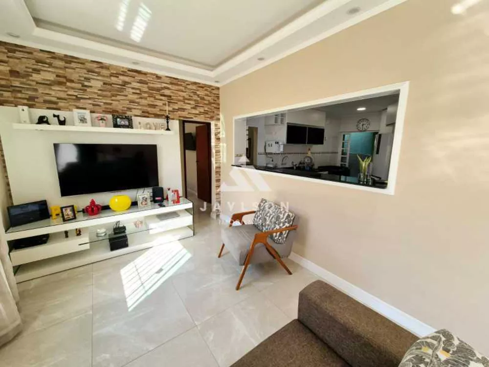 Casa à venda com 2 quartos, 70m² - Foto 1