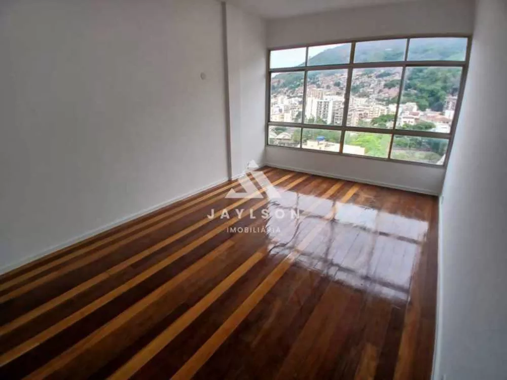 Apartamento à venda com 3 quartos, 130m² - Foto 4