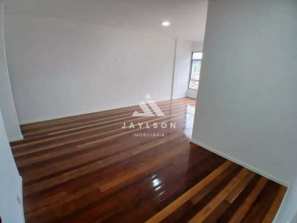 Apartamento à venda com 3 quartos, 130m² - Foto 2