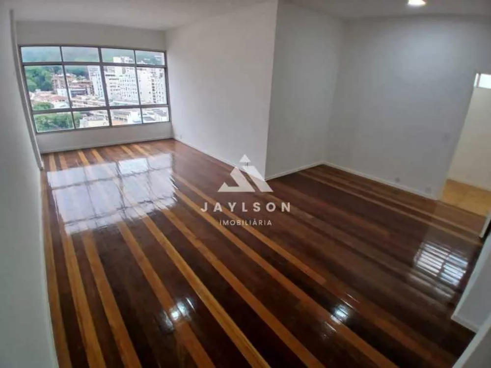 Apartamento à venda com 3 quartos, 130m² - Foto 1