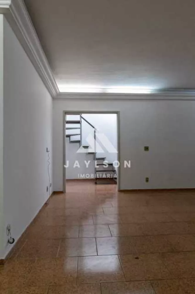 Casa à venda com 3 quartos, 320m² - Foto 7