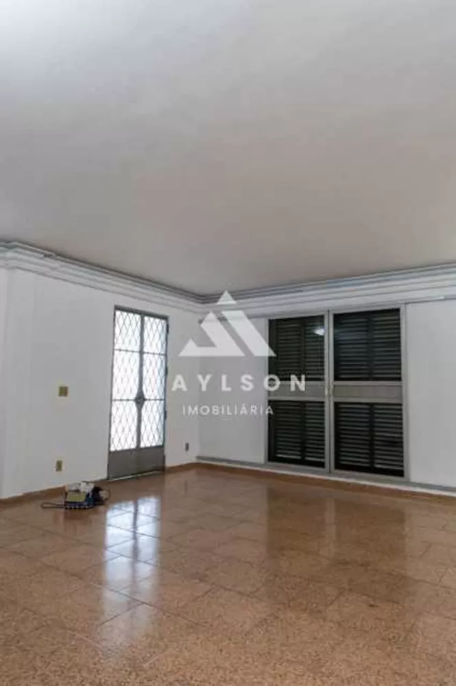 Casa à venda com 3 quartos, 320m² - Foto 3