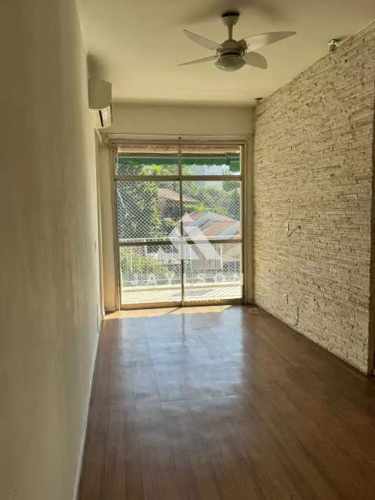 Apartamento à venda com 2 quartos, 75m² - Foto 2