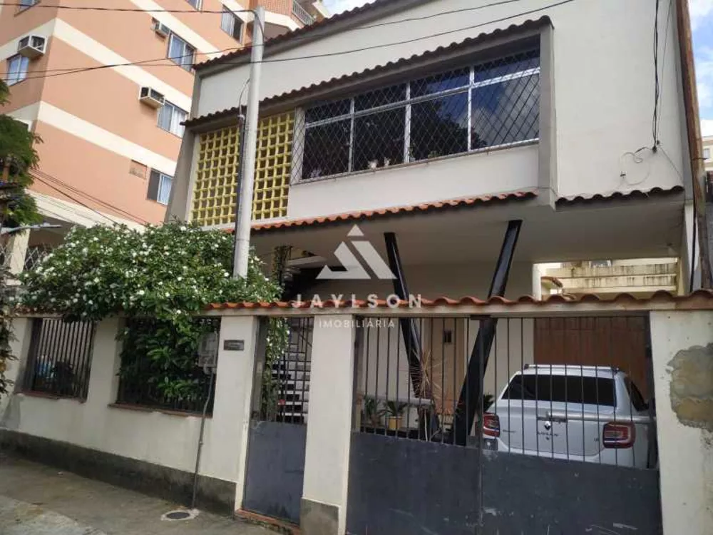 Casa à venda com 4 quartos, 235m² - Foto 1