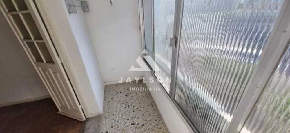 Apartamento à venda com 3 quartos, 85m² - Foto 2