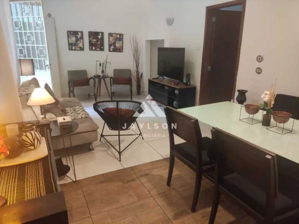 Casa à venda com 4 quartos, 220m² - Foto 2