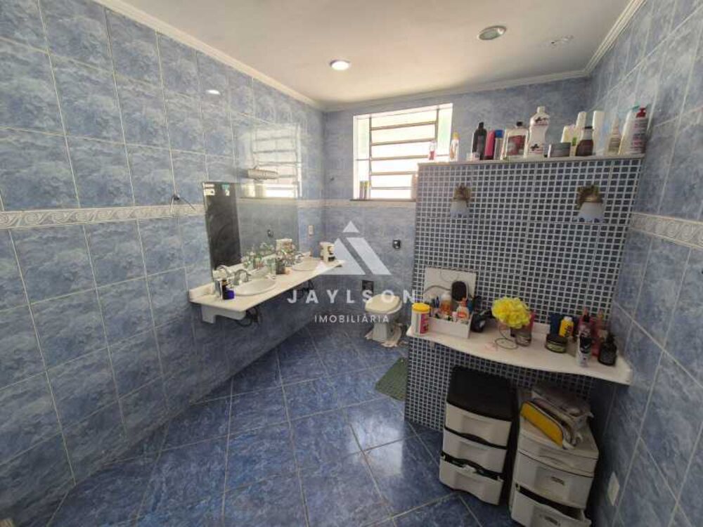 Casa à venda com 3 quartos, 297m² - Foto 1
