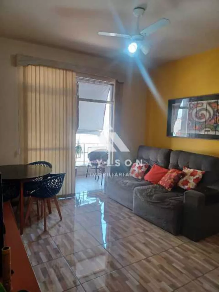 Apartamento à venda com 2 quartos, 70m² - Foto 3