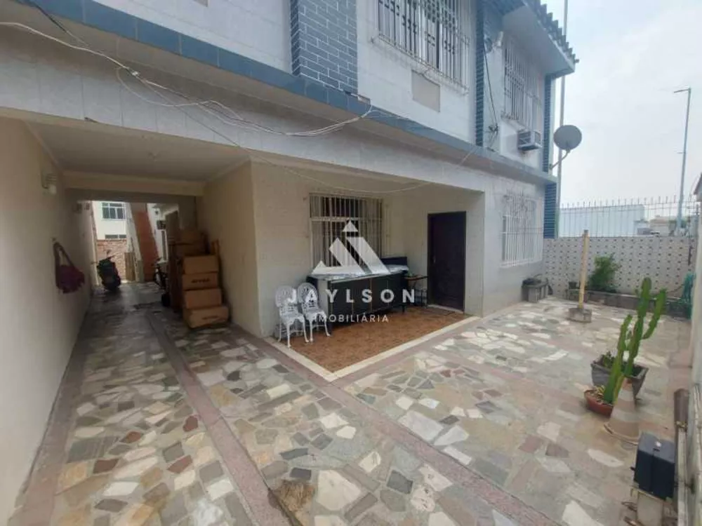 Casa à venda com 5 quartos, 180m² - Foto 1