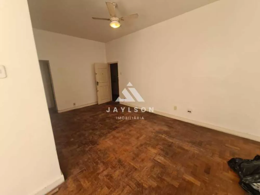 Apartamento à venda com 2 quartos, 70m² - Foto 3