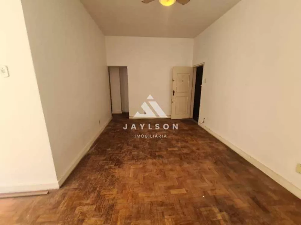 Apartamento à venda com 2 quartos, 70m² - Foto 2