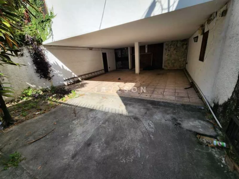 Casa à venda com 3 quartos, 250m² - Foto 2