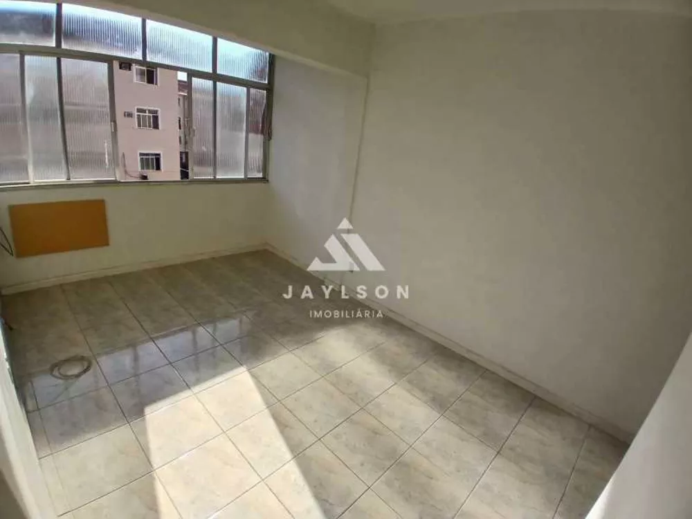 Apartamento à venda com 3 quartos, 75m² - Foto 2