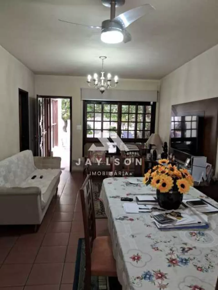 Casa à venda com 3 quartos, 200m² - Foto 1