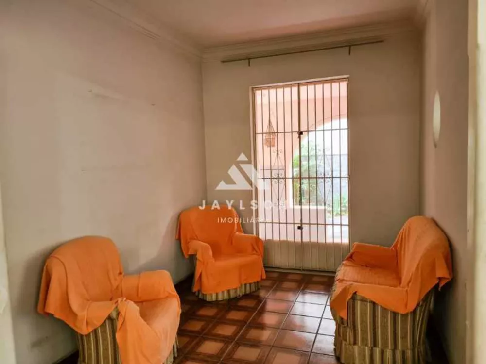 Casa à venda com 4 quartos, 220m² - Foto 3