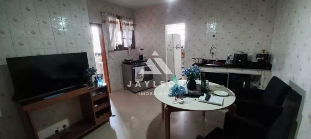 Apartamento à venda com 2 quartos, 70m² - Foto 4