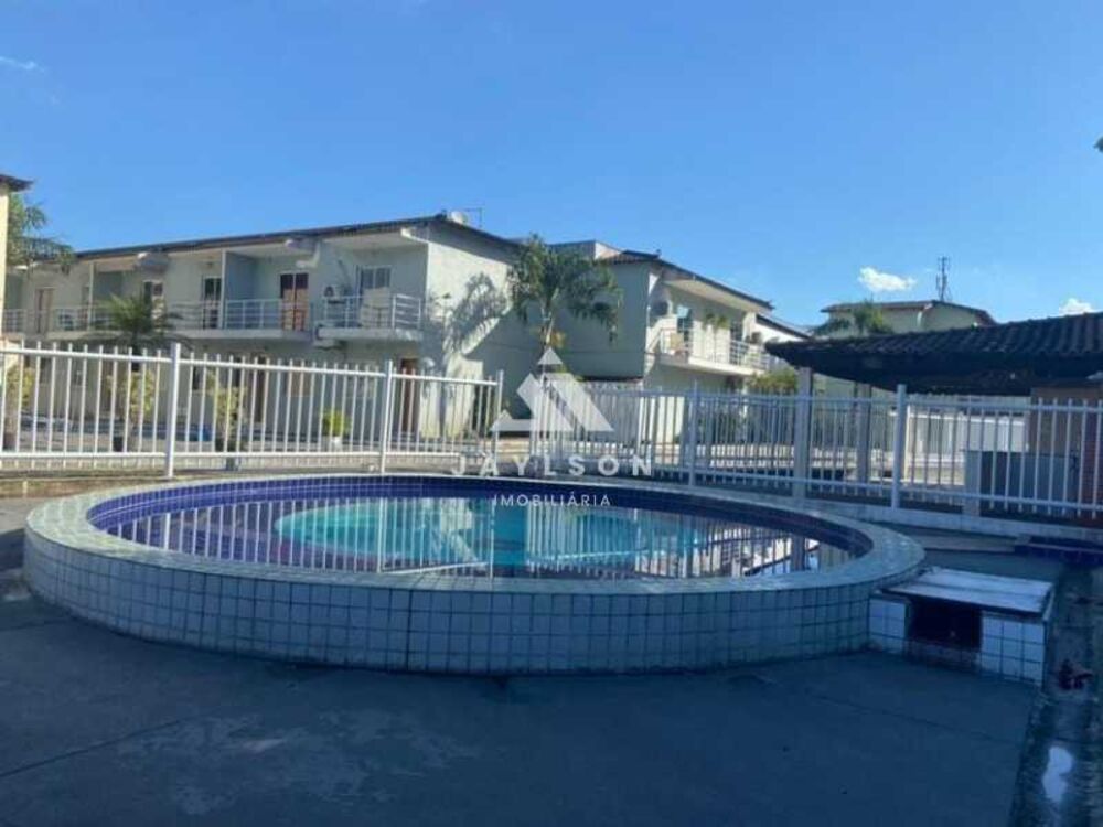Casa à venda com 2 quartos, 65m² - Foto 1