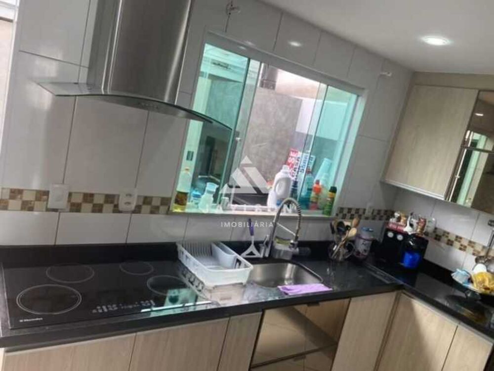 Casa à venda com 2 quartos, 65m² - Foto 4