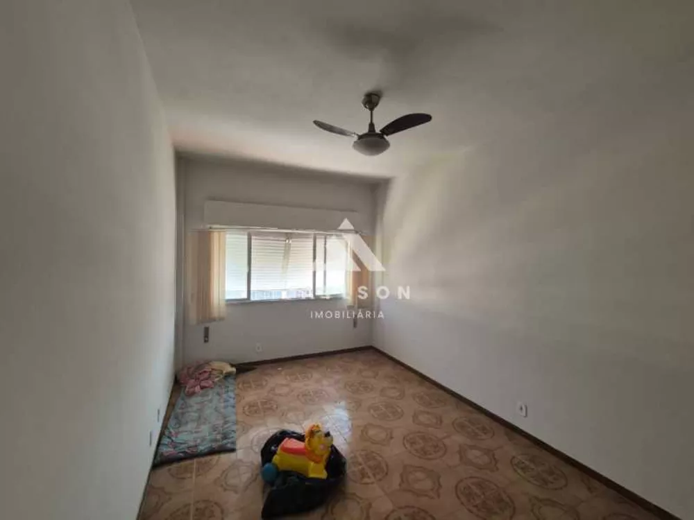 Apartamento à venda com 2 quartos, 75m² - Foto 2