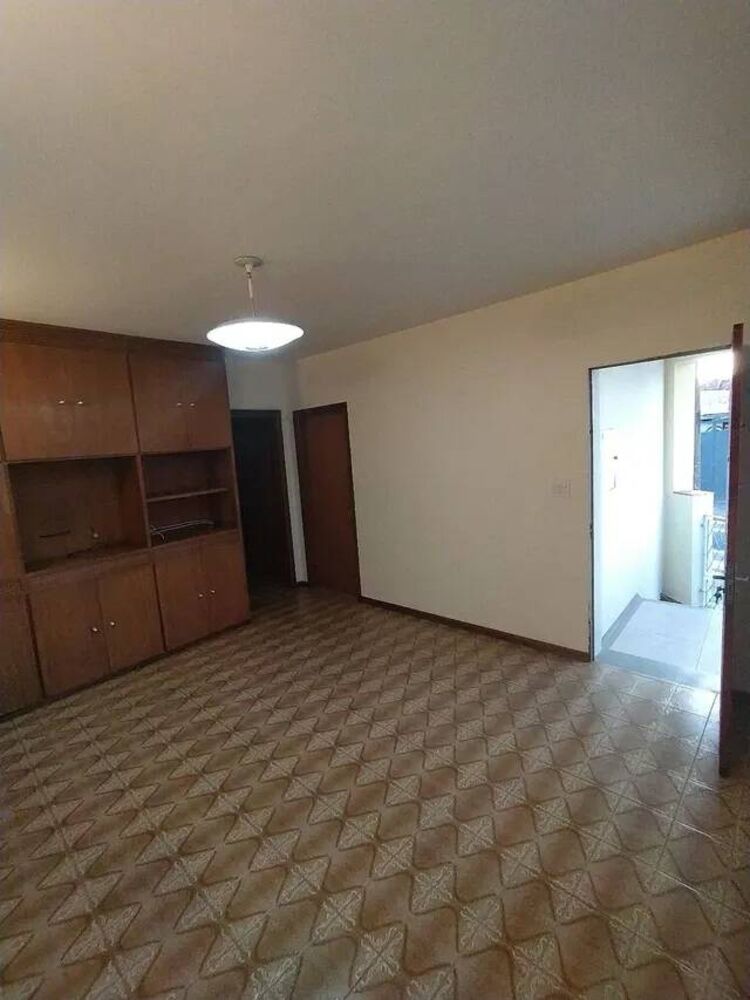 Casa à venda com 4 quartos, 200m² - Foto 2