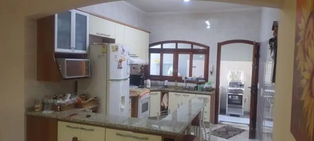 Casa, 3 quartos, 200 m² - Foto 1
