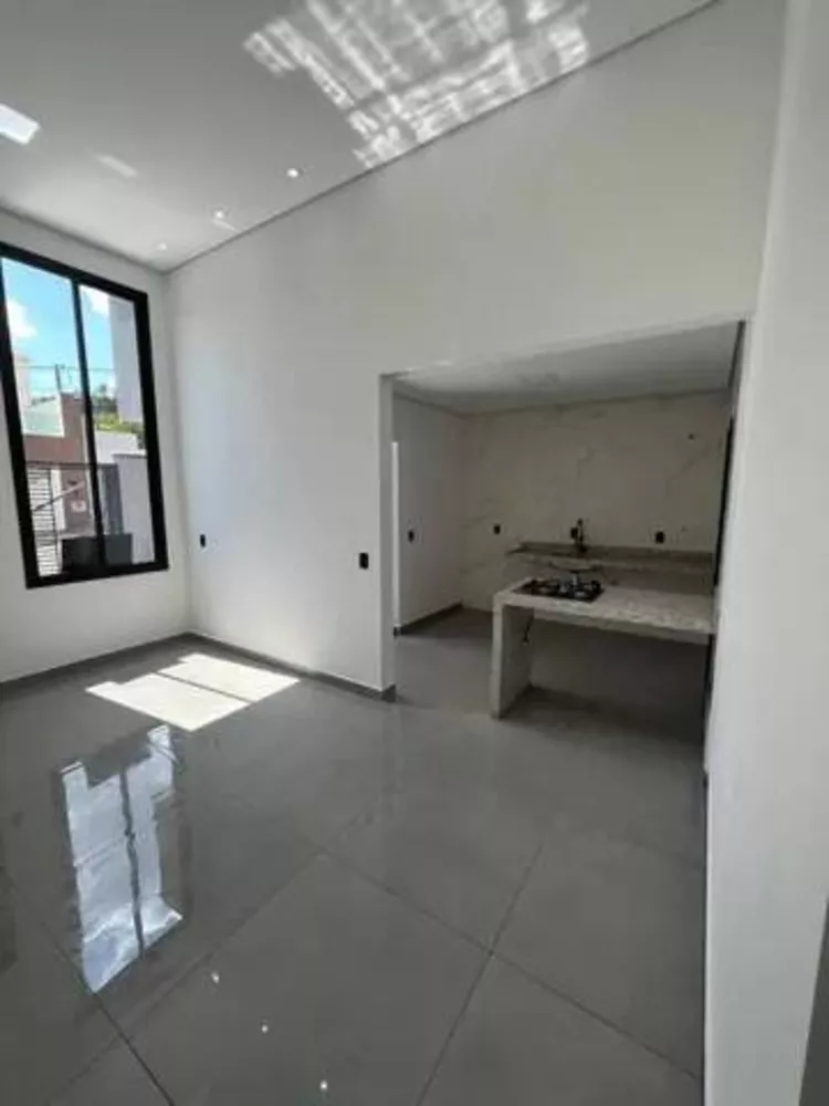 Casa à venda com 2 quartos, 75m² - Foto 1